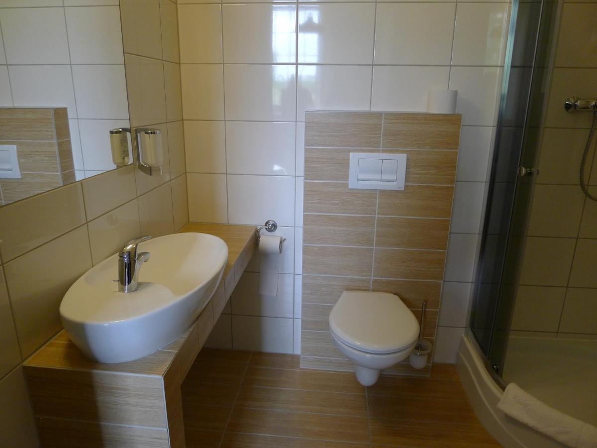 Hotel Dom Mlynarza Zukczyn Esterno foto