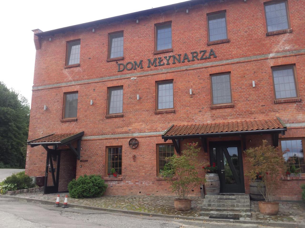 Hotel Dom Mlynarza Zukczyn Esterno foto
