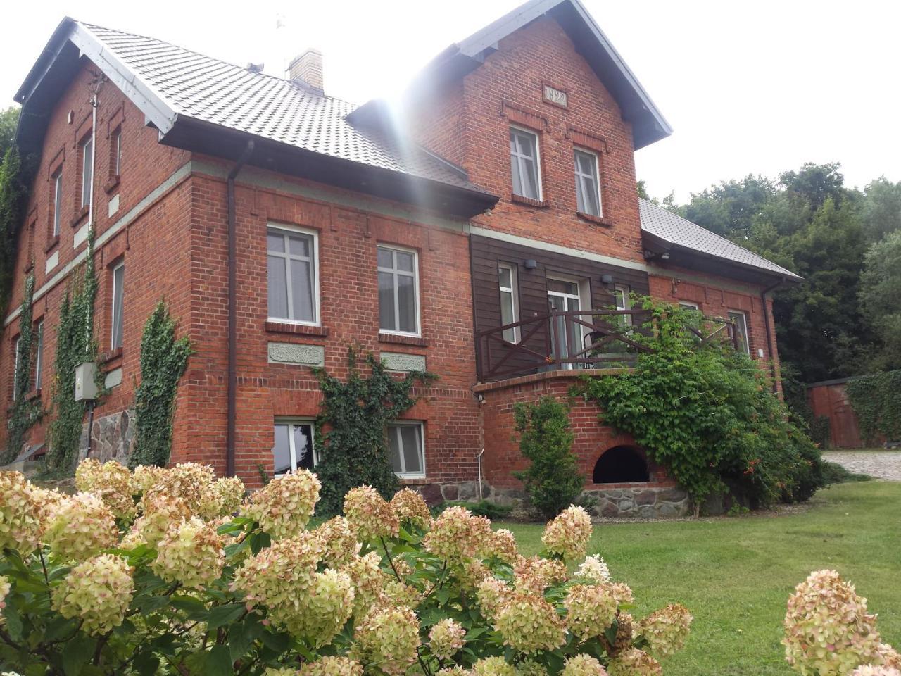 Hotel Dom Mlynarza Zukczyn Esterno foto